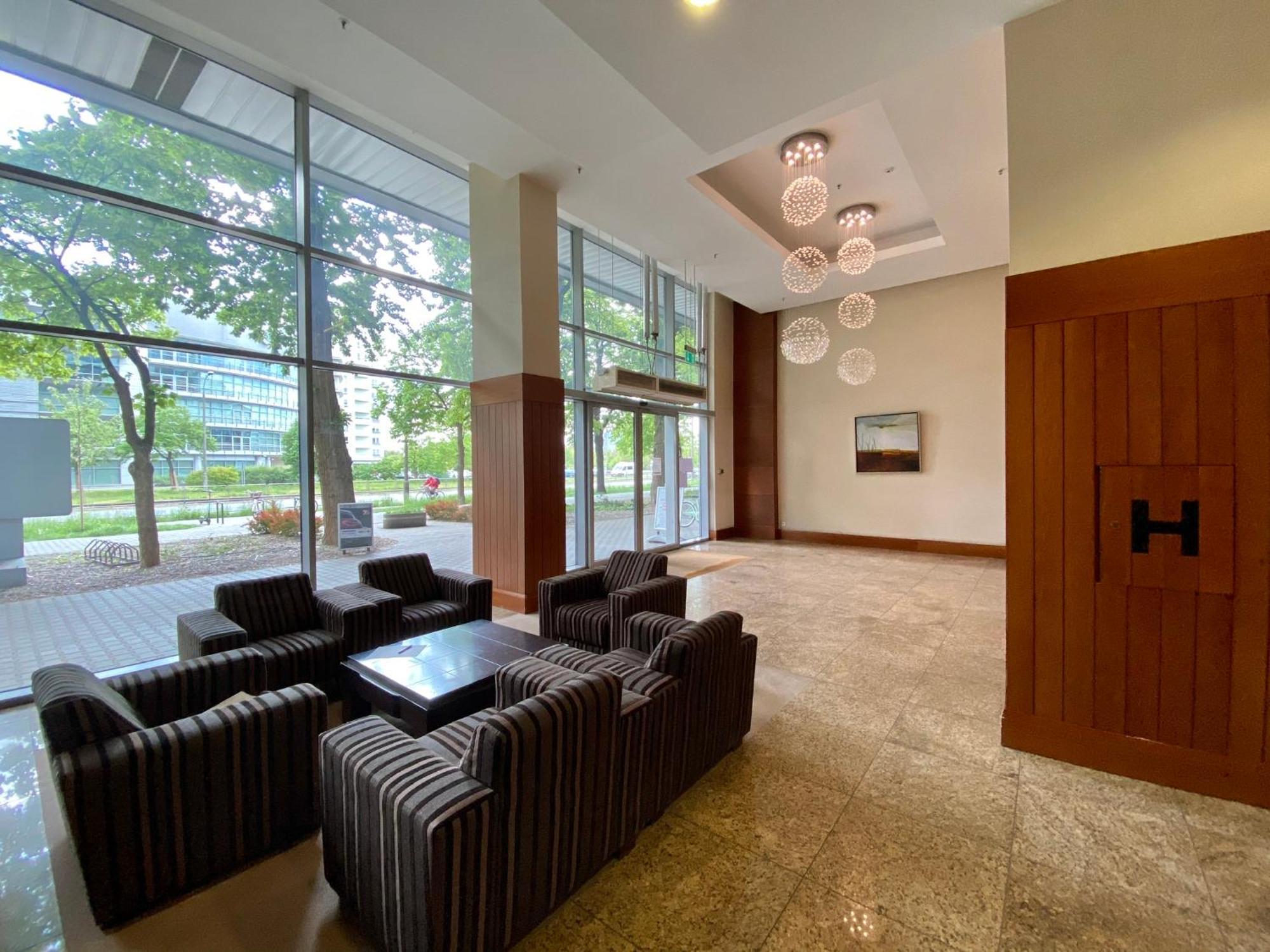 Two Triton Park Apartament